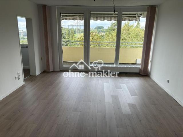 Renovierte 2 Zimmer Wohnung mit EBK, Balkon und Weitblick