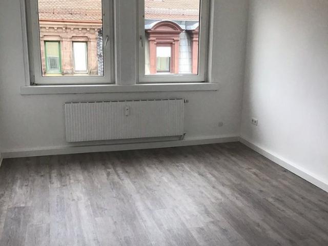 Renovierte 2 Zimmer Wohnung mit Einbauküche und Balkon