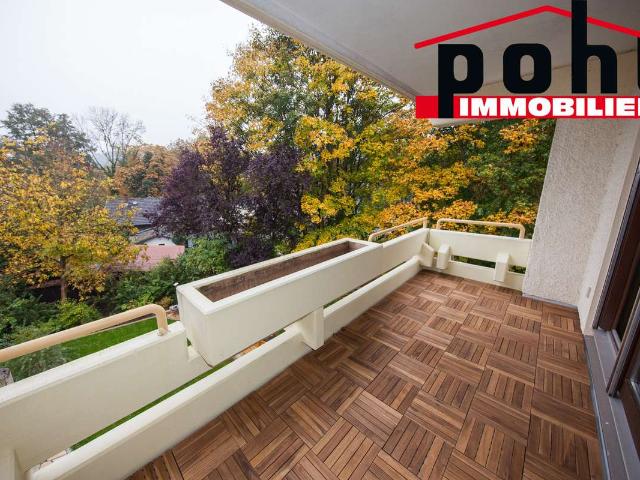 Renovierte 2 Zimmer Wohnung mit großem Balkon und Stellplatz!