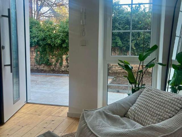 Renovierte 2 Zimmer Wohnung mit großer Terrasse in der Weststadt