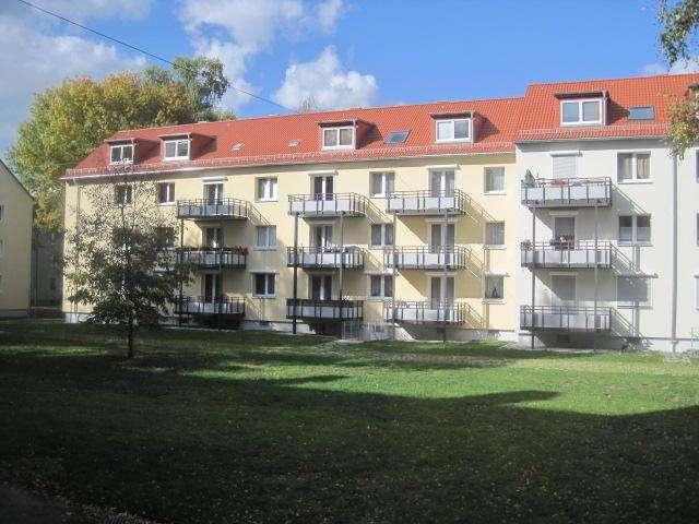 Renovierte 2 Zimmer Wohnung mit Sonnenbalkon in ruhiger Lage