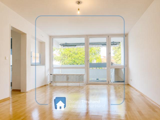 Renovierte 2 Zimmer Wohnung mit sonnigem Balkon & Einbauküche