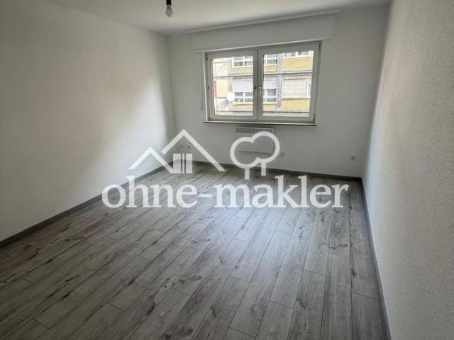 Renovierte 2 Zimmerwohnung mit Balkon und EBK