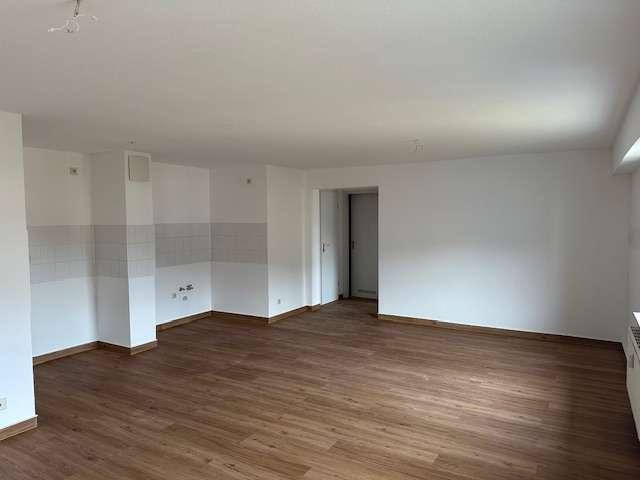 Renovierte 2 Zimmerwohnung mit großzügigem Wohnbereich in idyllischer Lage!
