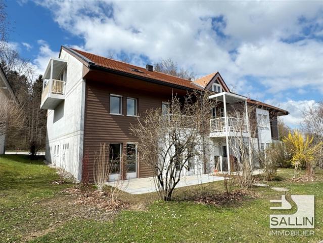 Renoviertes 3½ Zimmer Duplex Apartment, ca. 90 m², mit 2 Aussenplätzen