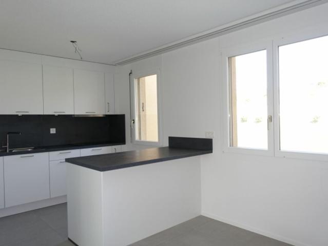 Renovierte 3.5 Zi Eigentumswohnung mit Balkon und Einstellhallenplatz