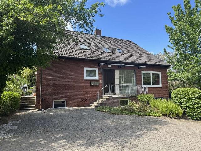 renovierte 3,5 Zimmer ALTBAU Wohnung mit Balkon und Garage in bester Wohnlage