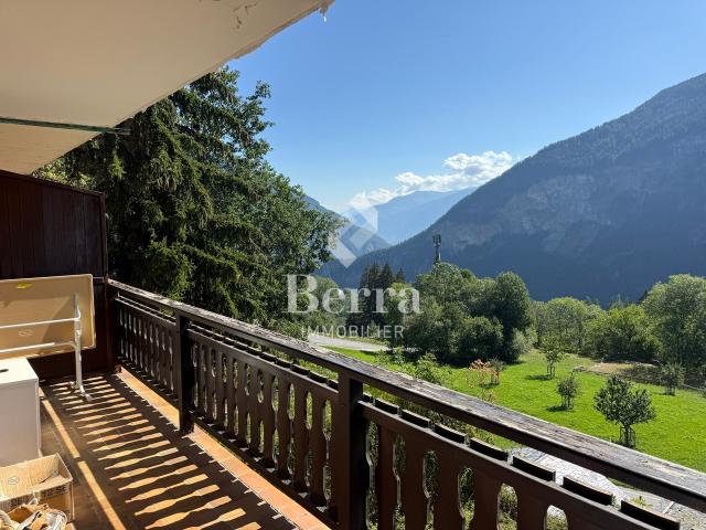 Renovierte 3,5 Zimmer, großer Südwestbalkon und offener Blick
