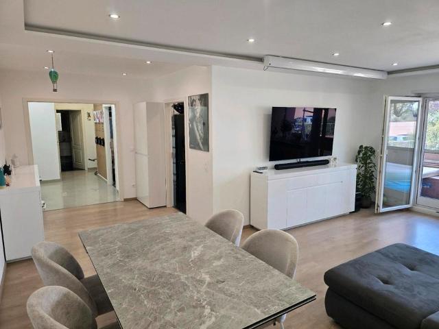 Renovierte 3,5 Zimmer Eigetumswohnung mit Stellplatz von Privat