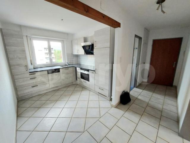 RENOVIERTE 3,5 ZIMMER WOHNUNG, 2. STOCK MIT BALKON
