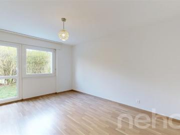 Renovierte 3,5 Zimmer Wohnung mit großer privater Terrasse