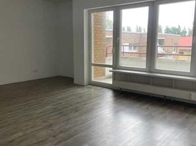 renovierte 3,5 Zimmer Wohnung mit Einbauküche und neuen Fenster