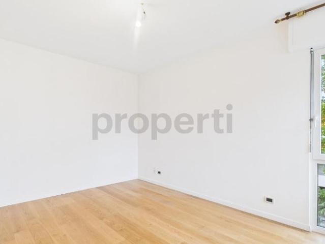 Renovierte 3.5 Zimmer Wohnung mit Seeblick