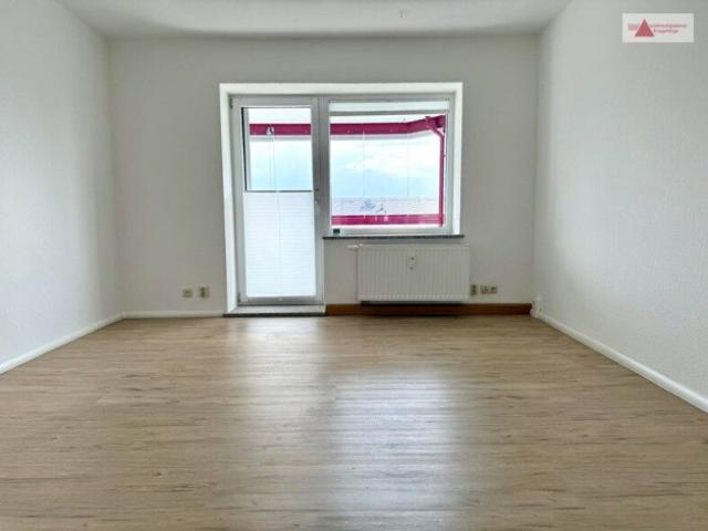 Renovierte 3 Raum Wohnung mit Sonnenbalkon und Einbauküche in ruhiger Waldrandlage von Geyer!
