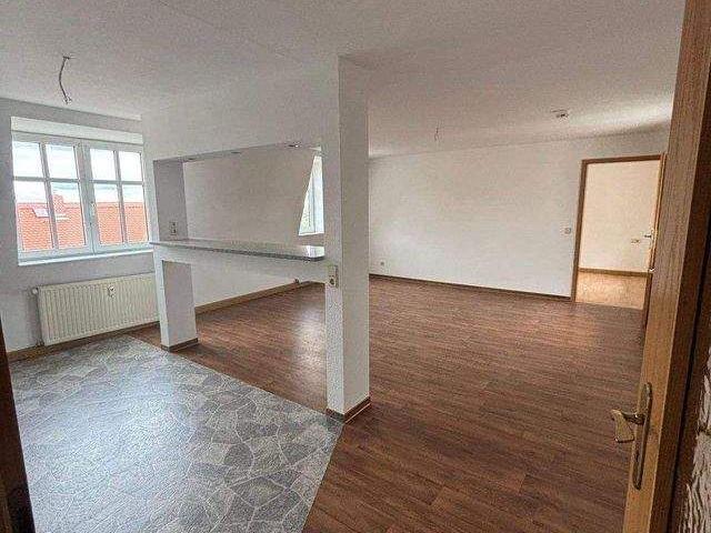 Renovierte 3 Raum Wohnung im Erdgeschoss in Zeitz – sofort verfügbar