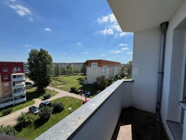renovierte 3 Raum Wohnung, im 4. OG, mit Blk, Bad Wanne u. Fenster, Südring 90b