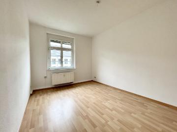 Renovierte 3 Raumwohnung mit Balkon | 2. OG | Abstellraum | zentral gelegen