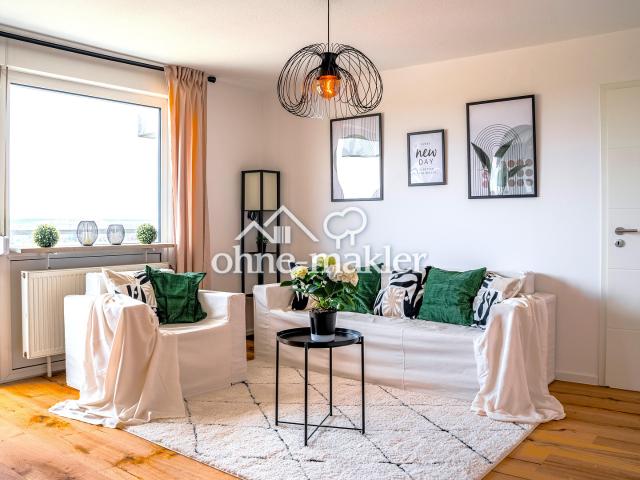 Renovierte 3 Zi Whg mit neuer EBK, Balkon, Panoramablick und Hallenbad