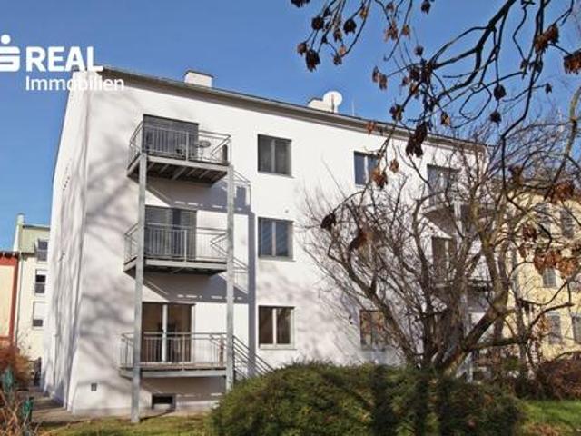 Renovierte 3 Zimmer Mietwohnung mit Balkon in saniertem Wohnhaus im Stadtzentrum!