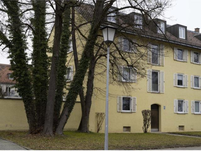 Renovierte 3 Zimmer Dachgeschosswohnung WG geeignet