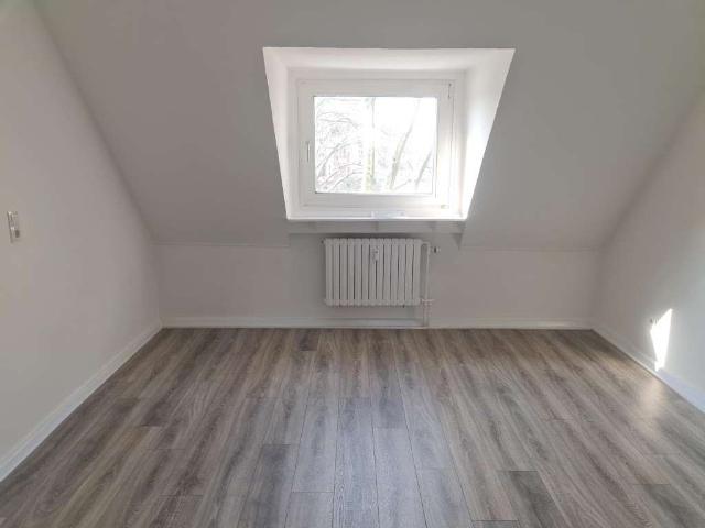 Renovierte 3 Zimmer Dachgeschosswohnung zu vermieten! 300 € Wunschgutschein* inklusive!