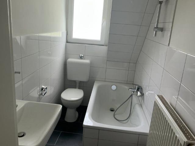 Renovierte 3 Zimmer DG Wohnung