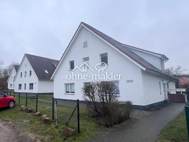 Renovierte 3 Zimmer Erdgeschosswohnung mit EBK in ruhiger Lage in 23974 Neuburg
