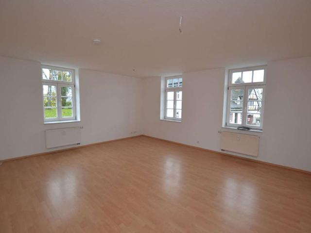 renovierte 3 Zimmer Erdgeschosswohnung mit Terrasse in 37699 Fürstenberg