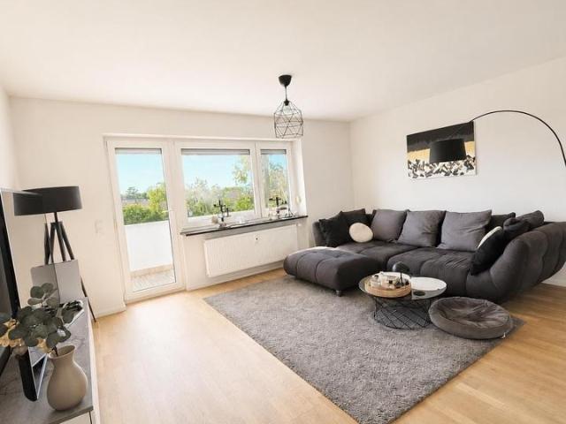 Renovierte 3 Zimmer Wohnung, 77qm, mit Balkon und Tiefgarage