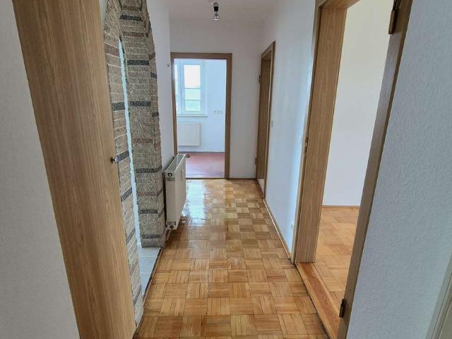Renovierte 3 Zimmer Wohnung im Herzen von Gersdorf