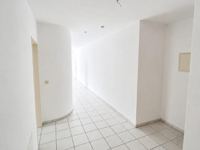 Renovierte 3 Zimmer Wohnung mit offenem Wohnkonzept, Weitblick und Garage