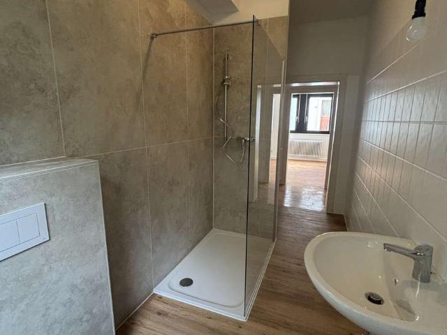 Renovierte 3 Zimmer Wohnung mit Altbau Charme