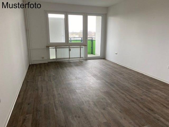 Renovierte 3 Zimmer Wohnung mit Balkon