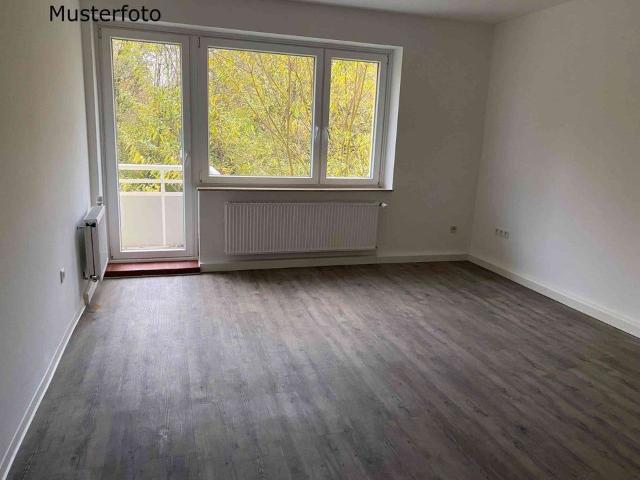 Renovierte 3 Zimmer Wohnung mit Balkon