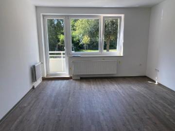 Renovierte 3 Zimmer Wohnung mit Balkon
