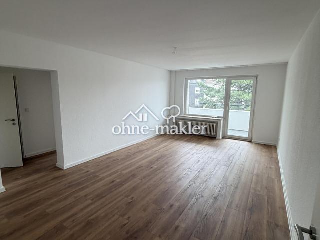renovierte 3 Zimmer Wohnung mit Balkon und bester Verkehrsanbindung