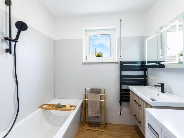 Renovierte 3 Zimmer Wohnung mit Balkon, Domblick, Aufzug und Garage – provisionsfrei