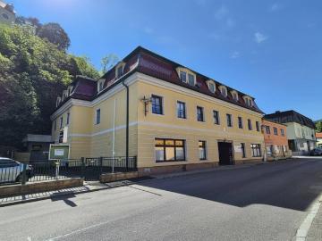 Renovierte 3 Zimmer Wohnung mit Balkon im Herzen von Pitten!