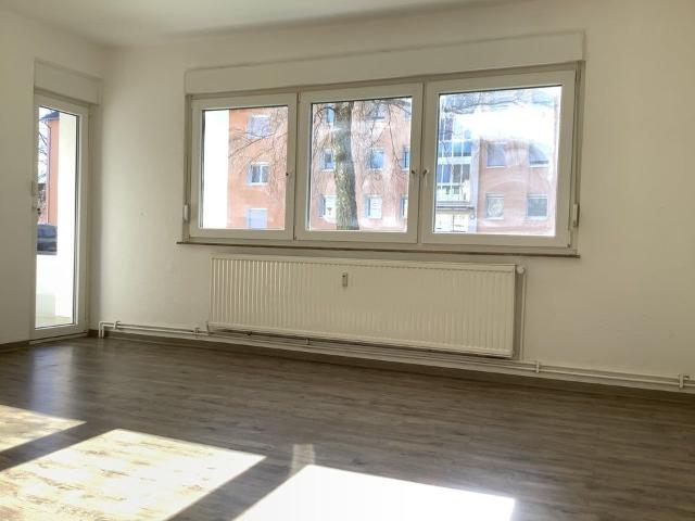 Renovierte 3 Zimmer Wohnung mit Balkon in gepflegter Grünanlage am Obersee!