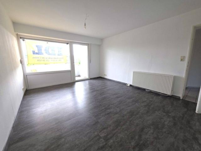 Renovierte 3 Zimmer Wohnung mit Balkon, Parkett und Einbauküche – sofort frei!