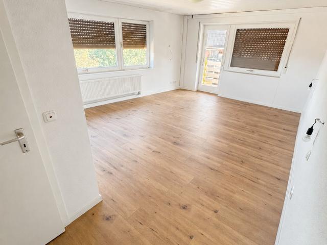 Renovierte 3 Zimmer Wohnung mit Balkon & schönem Ausblick in Laubenheim