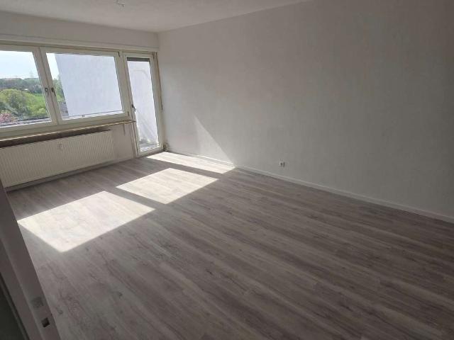 Renovierte 3 Zimmer Wohnung mit Garage, Balkon und Keller