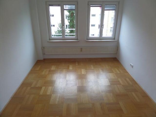 RENOVIERTE 3 ZIMMERWOHNUNG