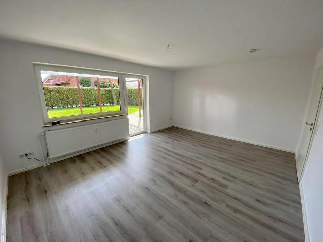 Renovierte 3 ZKB Erdgeschosswohnung mit Garten, überdachter Terrasse und Garage in Sande Cäci