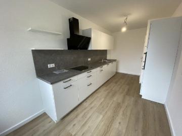Wohnen wie im Neubau! Komplett renovierte 3 ZKB Wohnung mit Dachterrasse