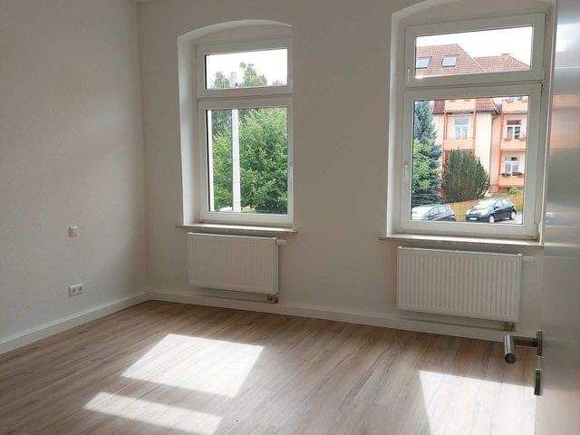 Renovierte 4 Raum Wohnung mit modernisierten Bad ab sofort zu vermieten