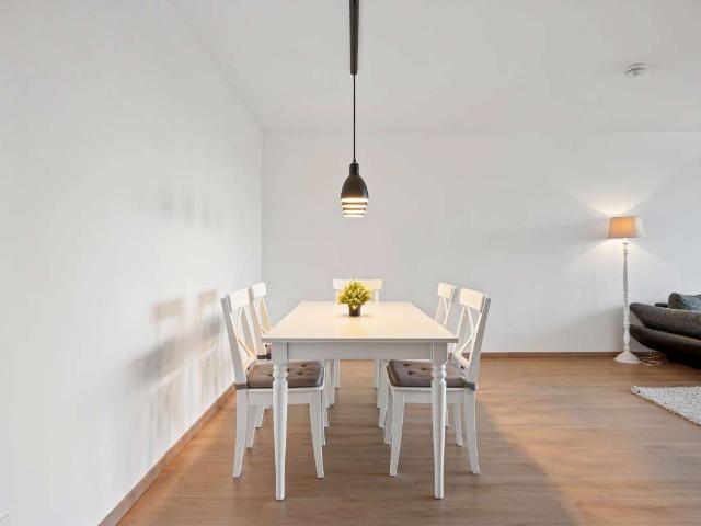 Renovierte 4 Zimmer Wohnung, 100 m², mit Aufzug, Westbalkon, Stellplatz und neuer Küche