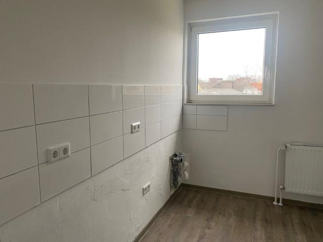 Renovierte 4 Zimmer Wohnung mit Balkon