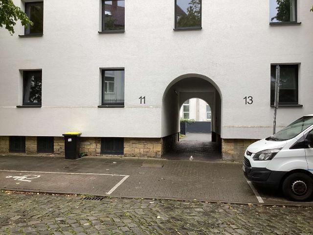 Renovierte 4 Zimmer Wohnung mit Balkon!