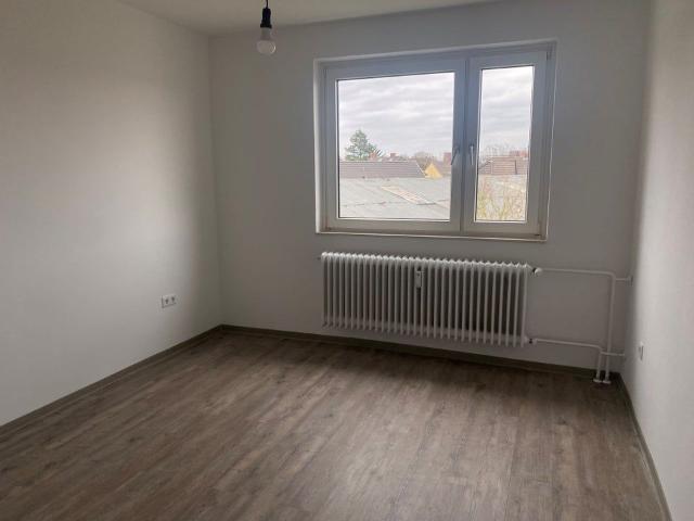 Renovierte 4 Zimmer Wohnung mit Balkon